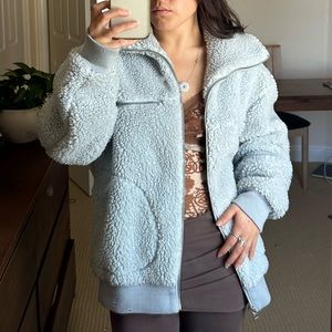 Aritzia Wilfred free light blue faux sherpa bomber jacket 🩵